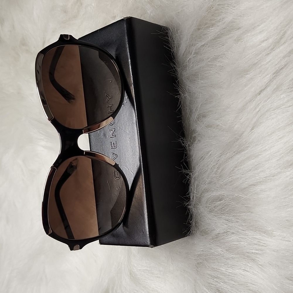 Givenchi